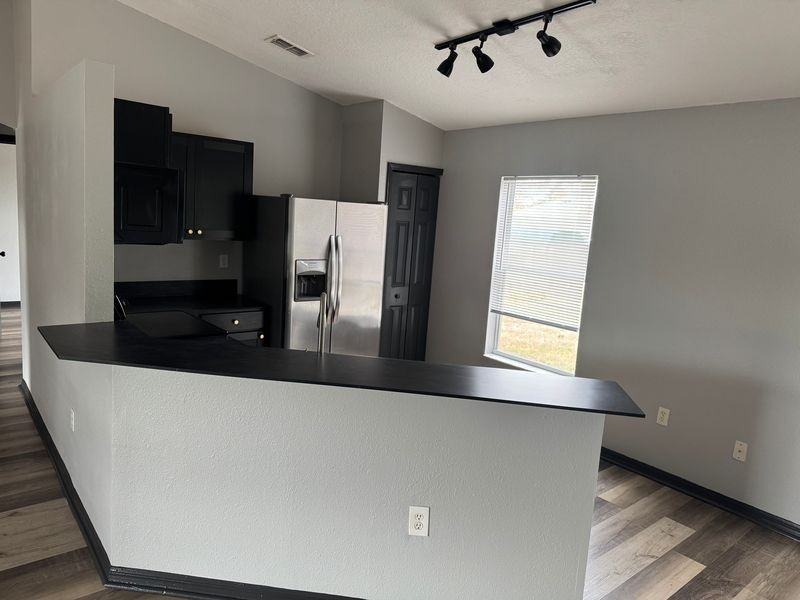 6289 Mariner Blvd - Photo 5 of 12