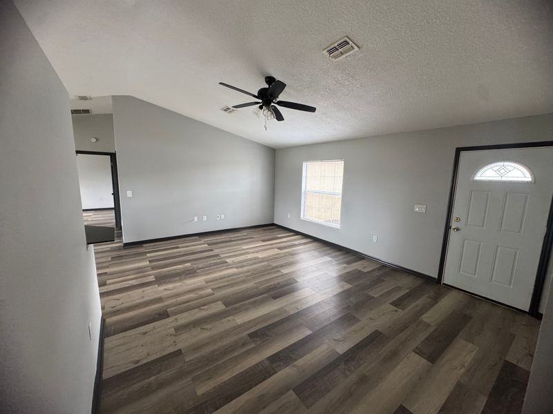 6289 Mariner Blvd - Photo 7 of 12