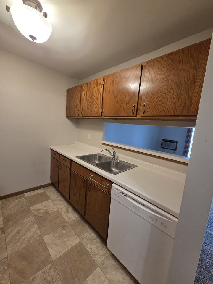 219-227 Seippel Blvd - Photo 5 of 11