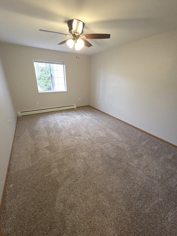 219-227 Seippel Blvd - Photo 6 of 11