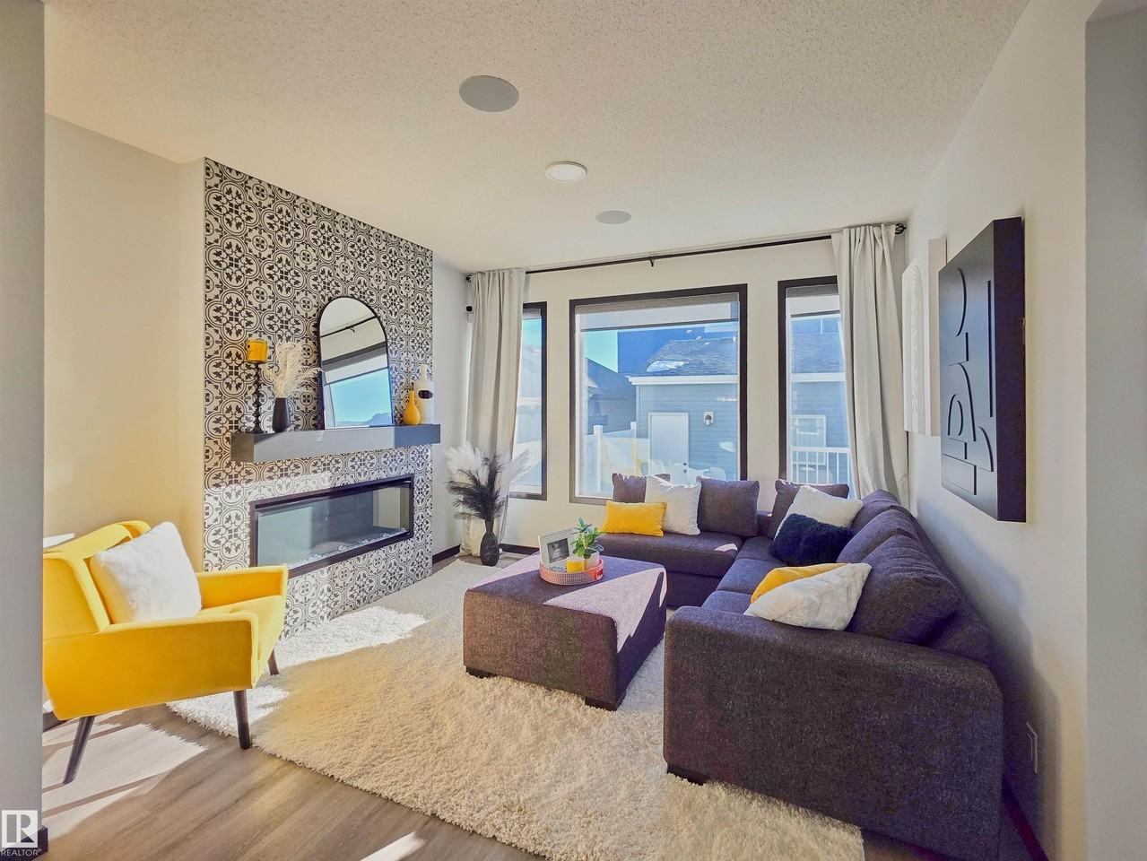 7015 52 Ave - Photo 3 of 16