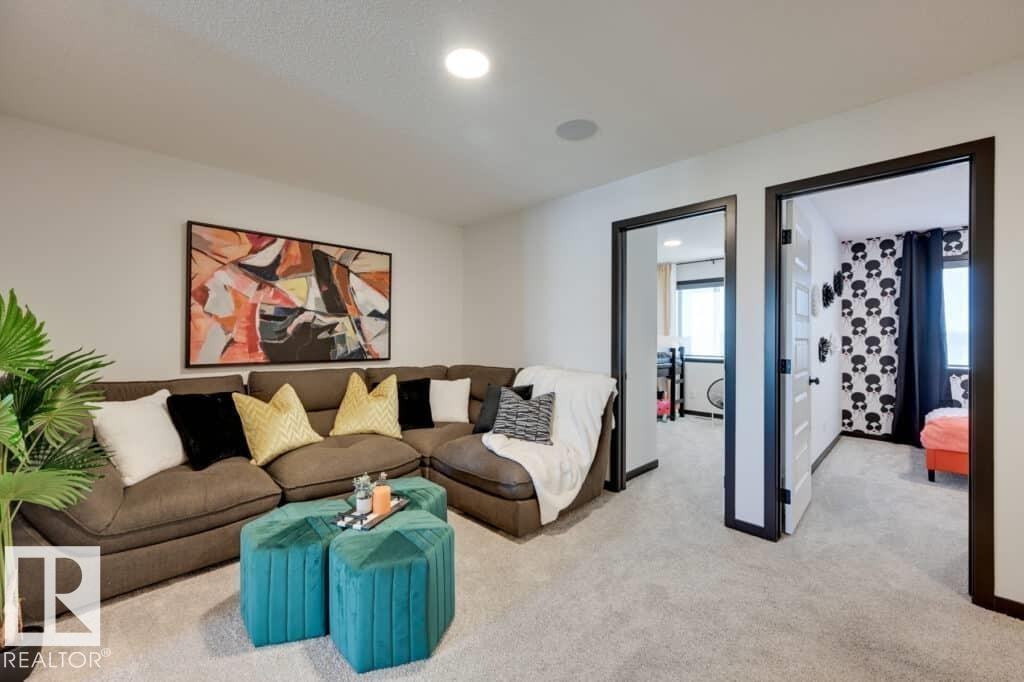 7015 52 Ave - Photo 4 of 16