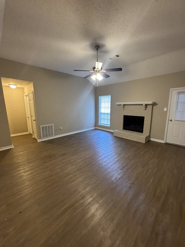 12 Tripp St - Photo 3 of 22