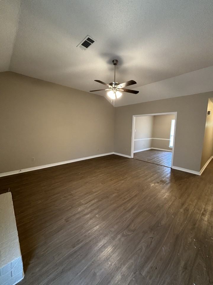 12 Tripp St - Photo 7 of 22