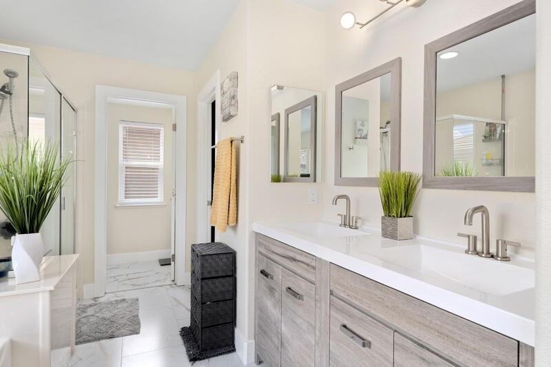 660 Greg Thatch Cir #4 - Photo 3 of 4