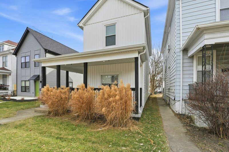 522 Kelton Ave - Photo 2 of 40