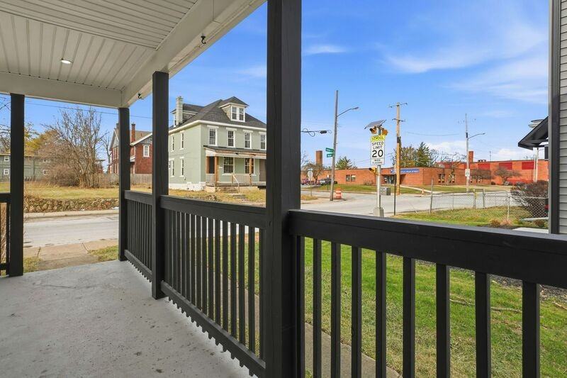 522 Kelton Ave - Photo 3 of 40