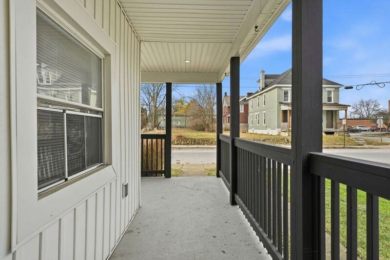 522 Kelton Ave - Photo 4 of 40