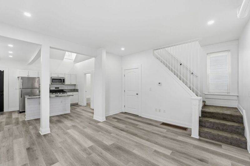 522 Kelton Ave - Photo 6 of 40