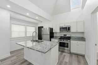 522 Kelton Ave - Photo 1 of 1