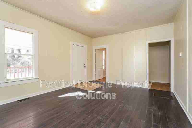 2021 Row St - Photo 7 of 16