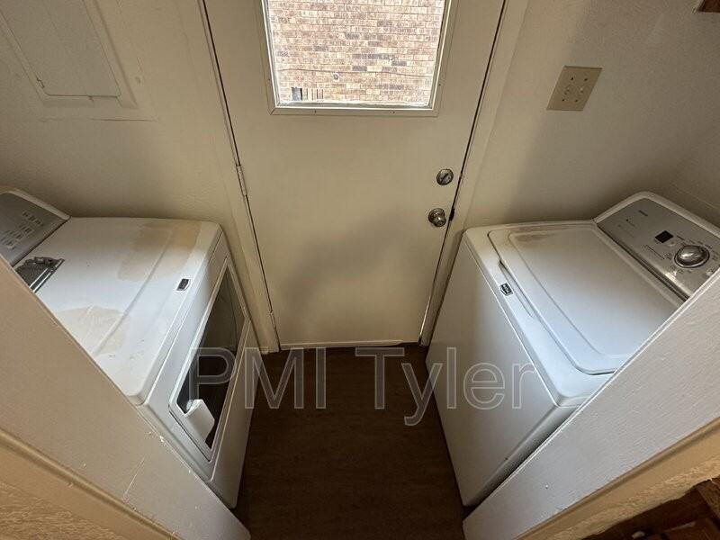 2717 W Shaw St - Photo 2 of 7