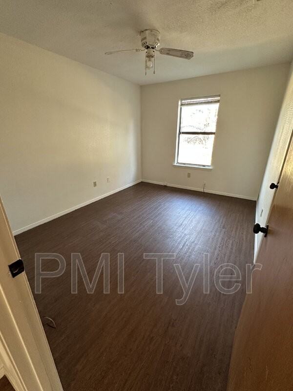 2717 W Shaw St - Photo 4 of 7