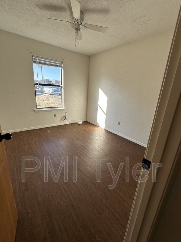 2717 W Shaw St - Photo 6 of 7