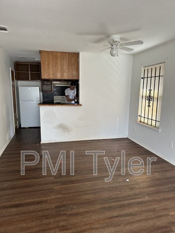 2717 W Shaw St - Photo 7 of 7