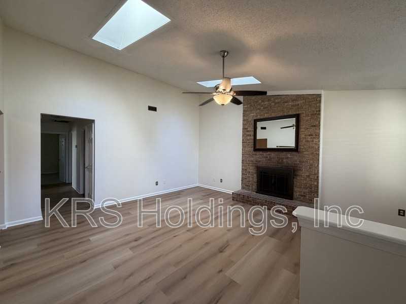 1620 Boles Pl - Photo 2 of 11