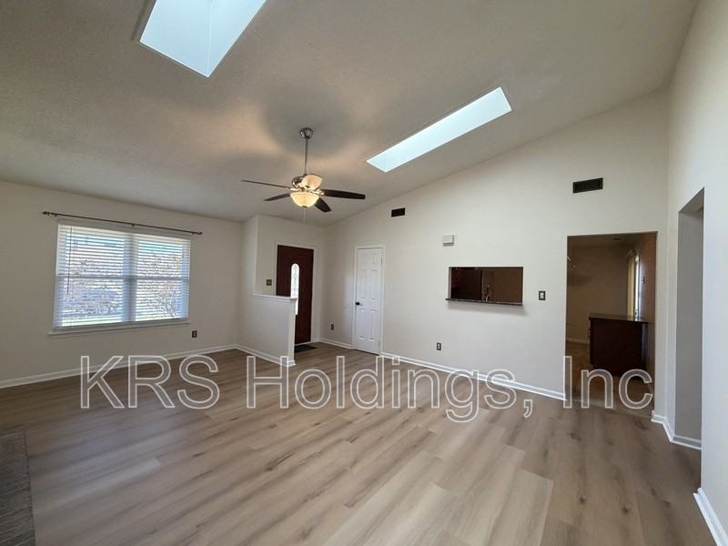 1620 Boles Pl - Photo 3 of 11