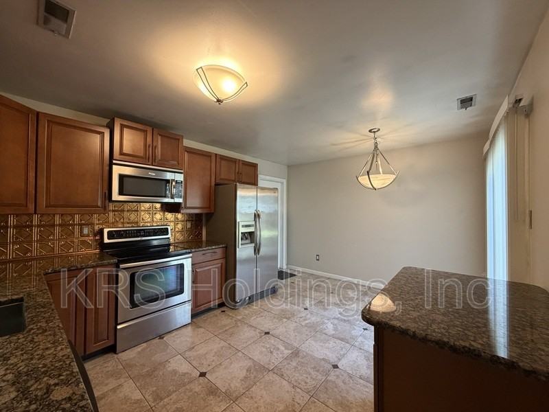 1620 Boles Pl - Photo 4 of 11