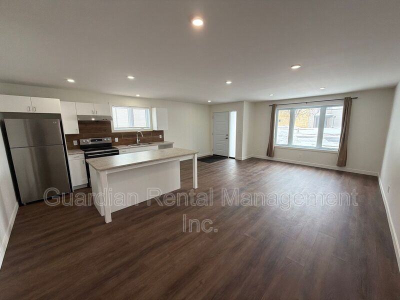 575 Syndicate Ave S - Photo 2 of 19