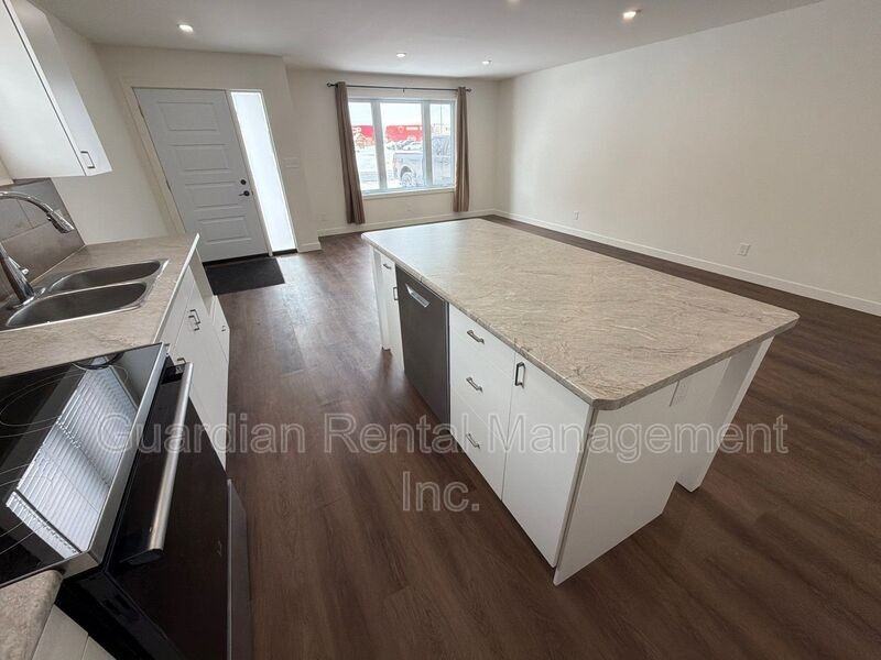 575 Syndicate Ave S - Photo 6 of 19