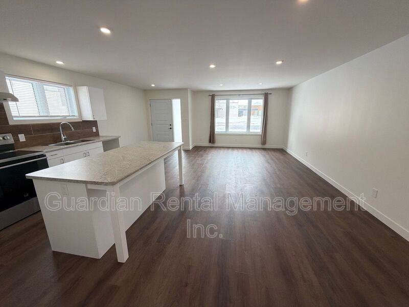 575 Syndicate Ave S - Photo 7 of 19