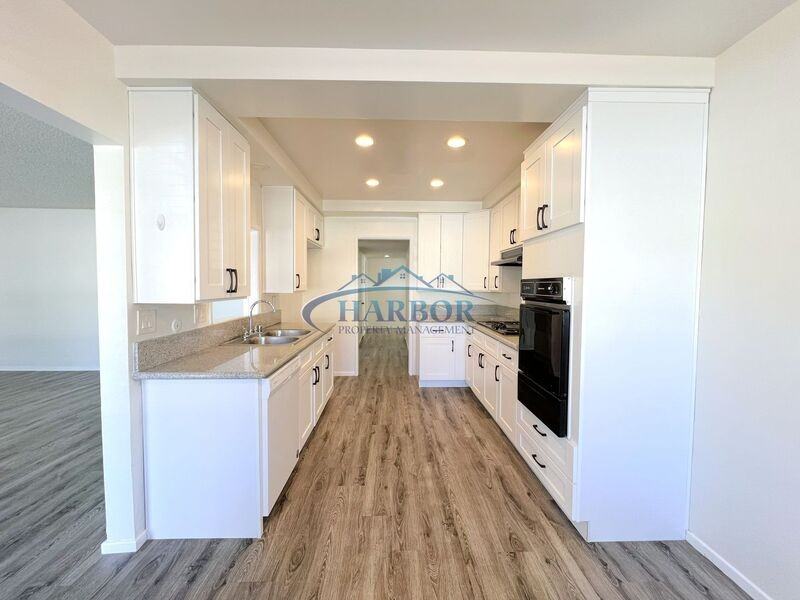 718 S Leland St #1 - Photo 6 of 17