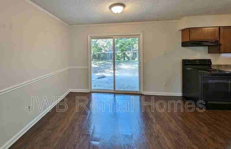 3025 Armstrong St - Photo 4 of 10