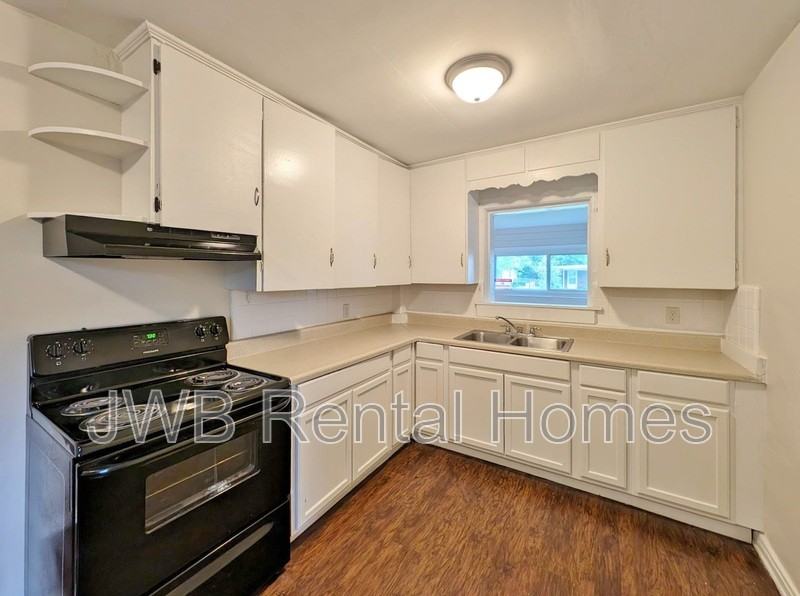 3312 Ernest St - Photo 3 of 9