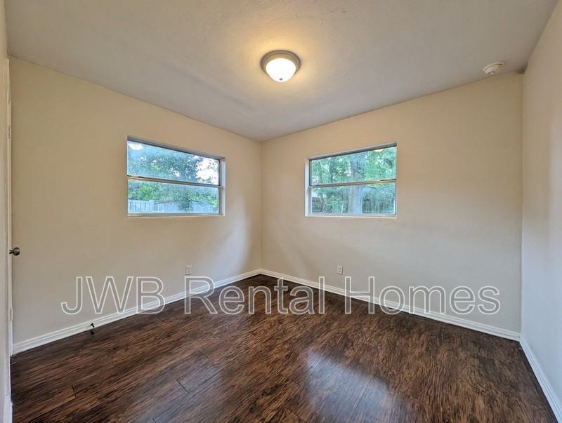 3312 Ernest St - Photo 5 of 9