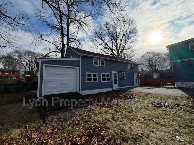 35 Albert Ave - Photo 2 of 10