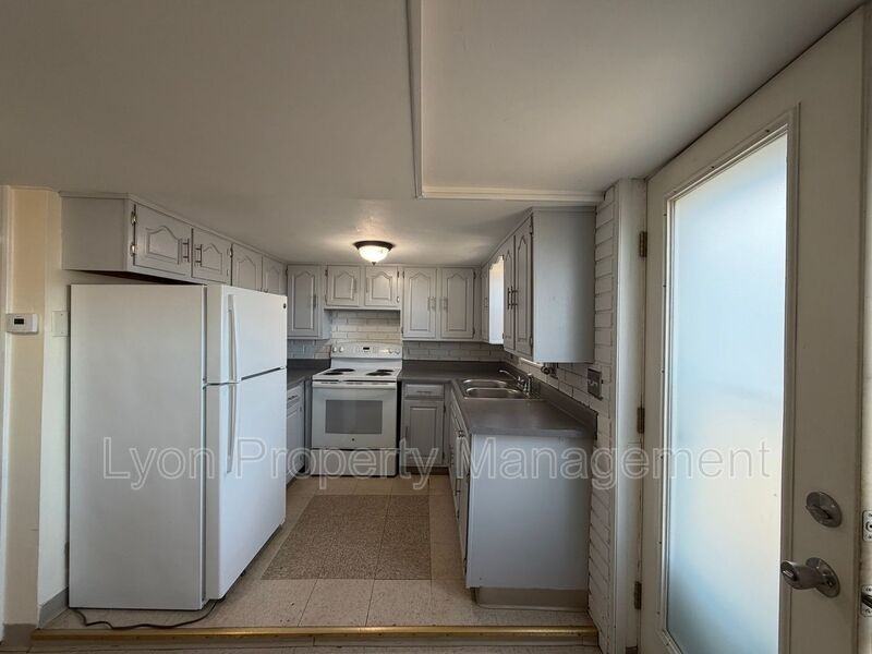 35 Albert Ave - Photo 3 of 10