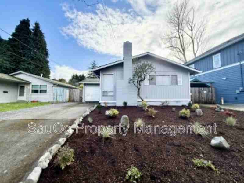 1734 Ne Bryant St - Photo 2 of 21
