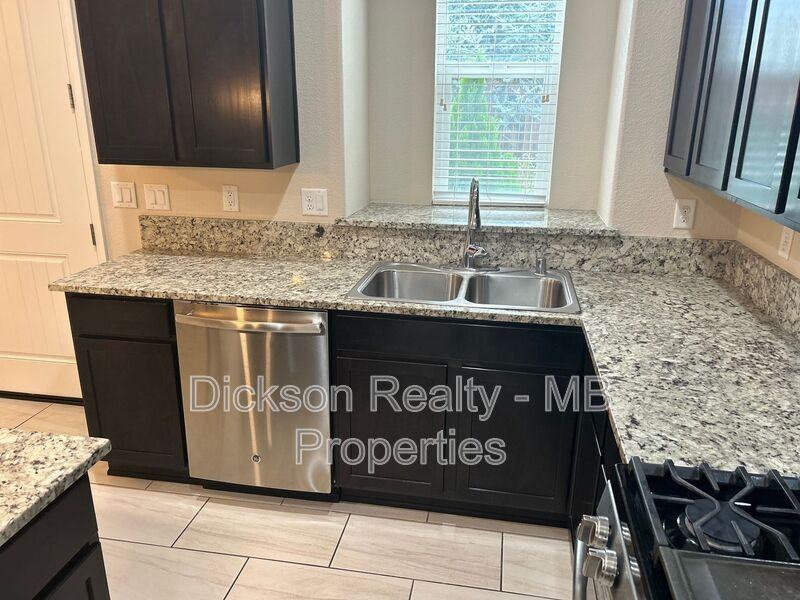 2065 S Virginia St - Photo 6 of 19