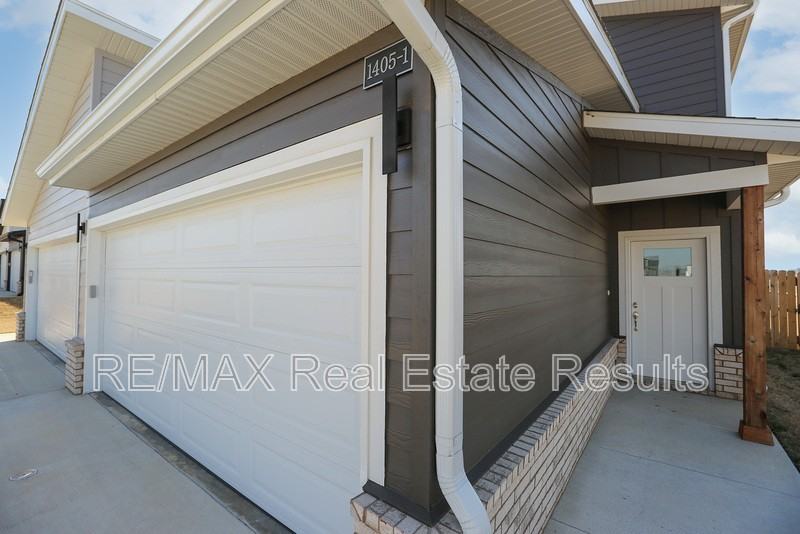 1405 Sw Poigai Way #1 - Photo 5 of 30