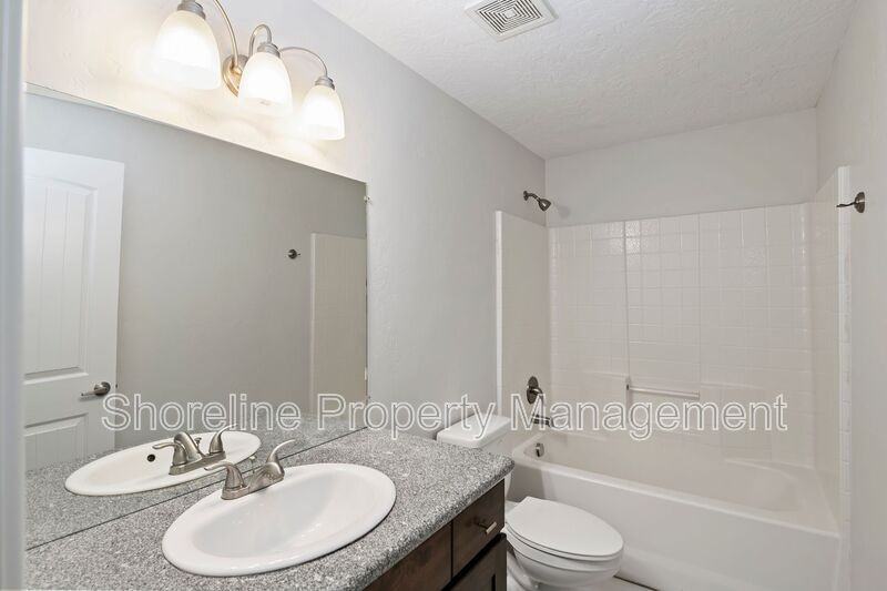 2110 W Brittany Ln #102 - Photo 3 of 40