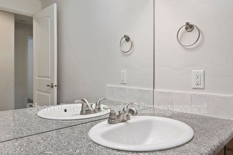 2110 W Brittany Ln #102 - Photo 5 of 40