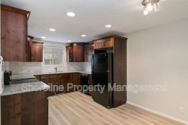 2110 W Brittany Ln #102 - Photo 7 of 40