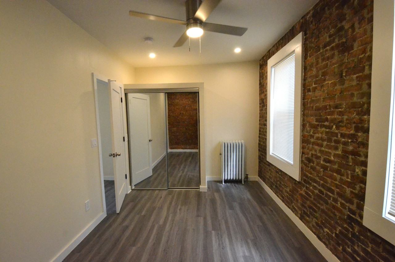 Burbank St #20 - Photo 4 of 17