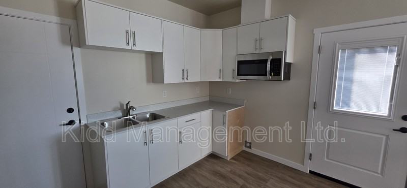 5636 Kidd Pl #B - Photo 3 of 12