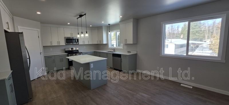 3854 Glendale Dr - Photo 3 of 19