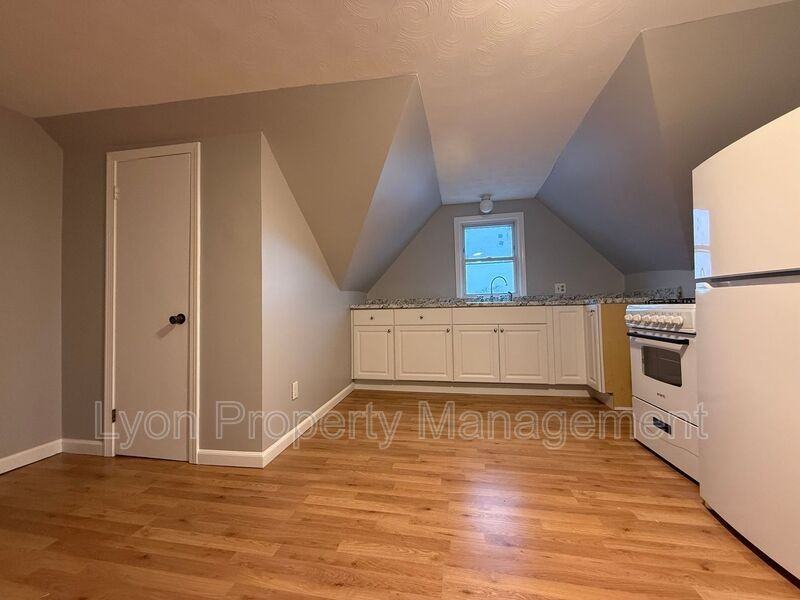 26 Carlton Ave #3rdFL - Photo 2 of 7