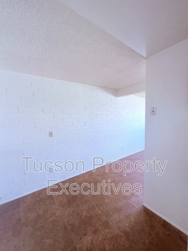 4243 E Lee St - Photo 6 of 15