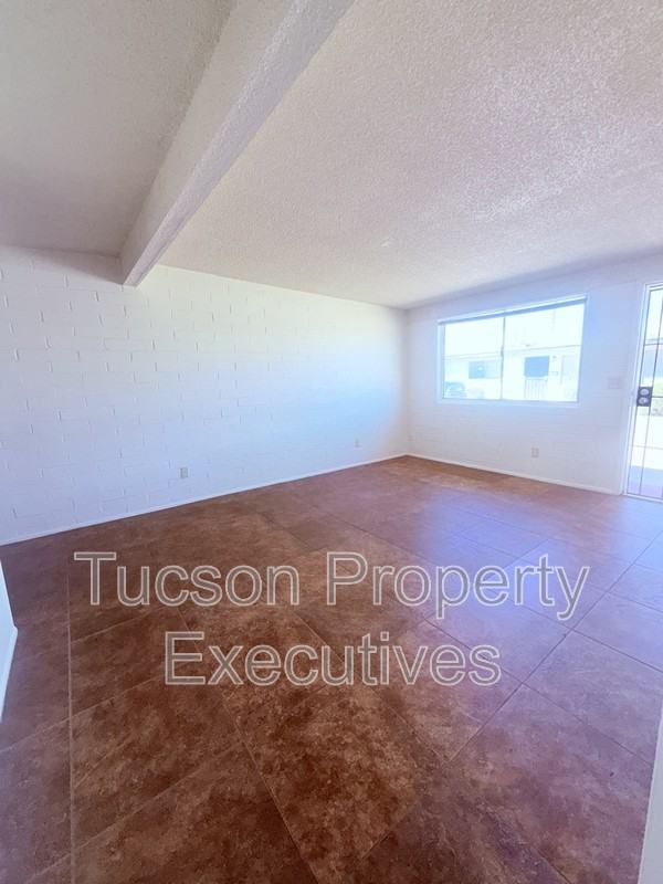 4243 E Lee St - Photo 7 of 15