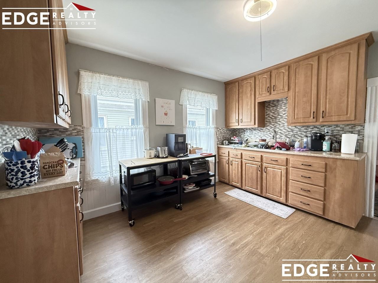 90 Hobart St - Photo 2 of 10