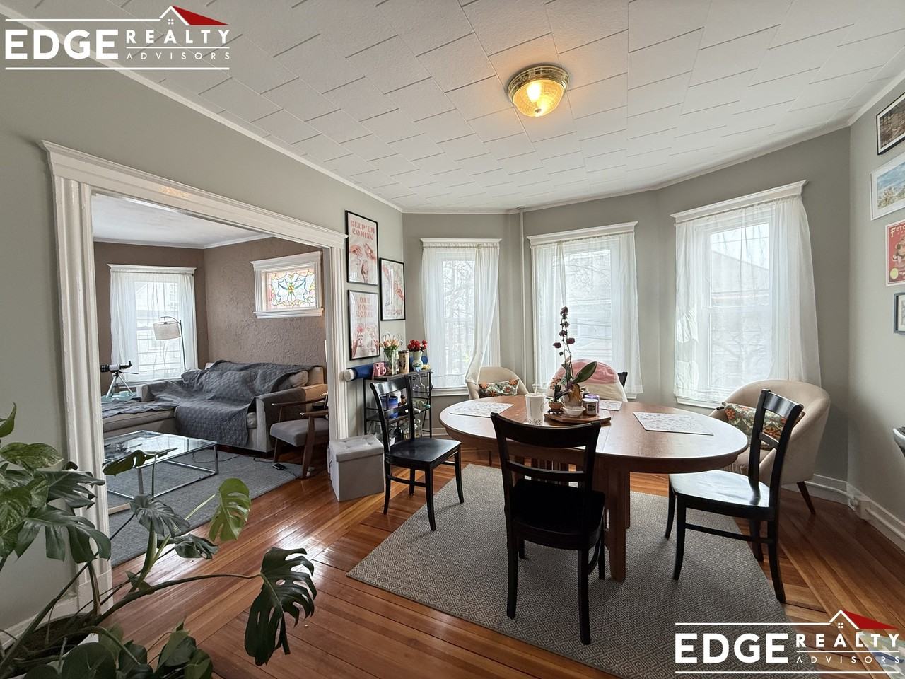 90 Hobart St - Photo 4 of 10