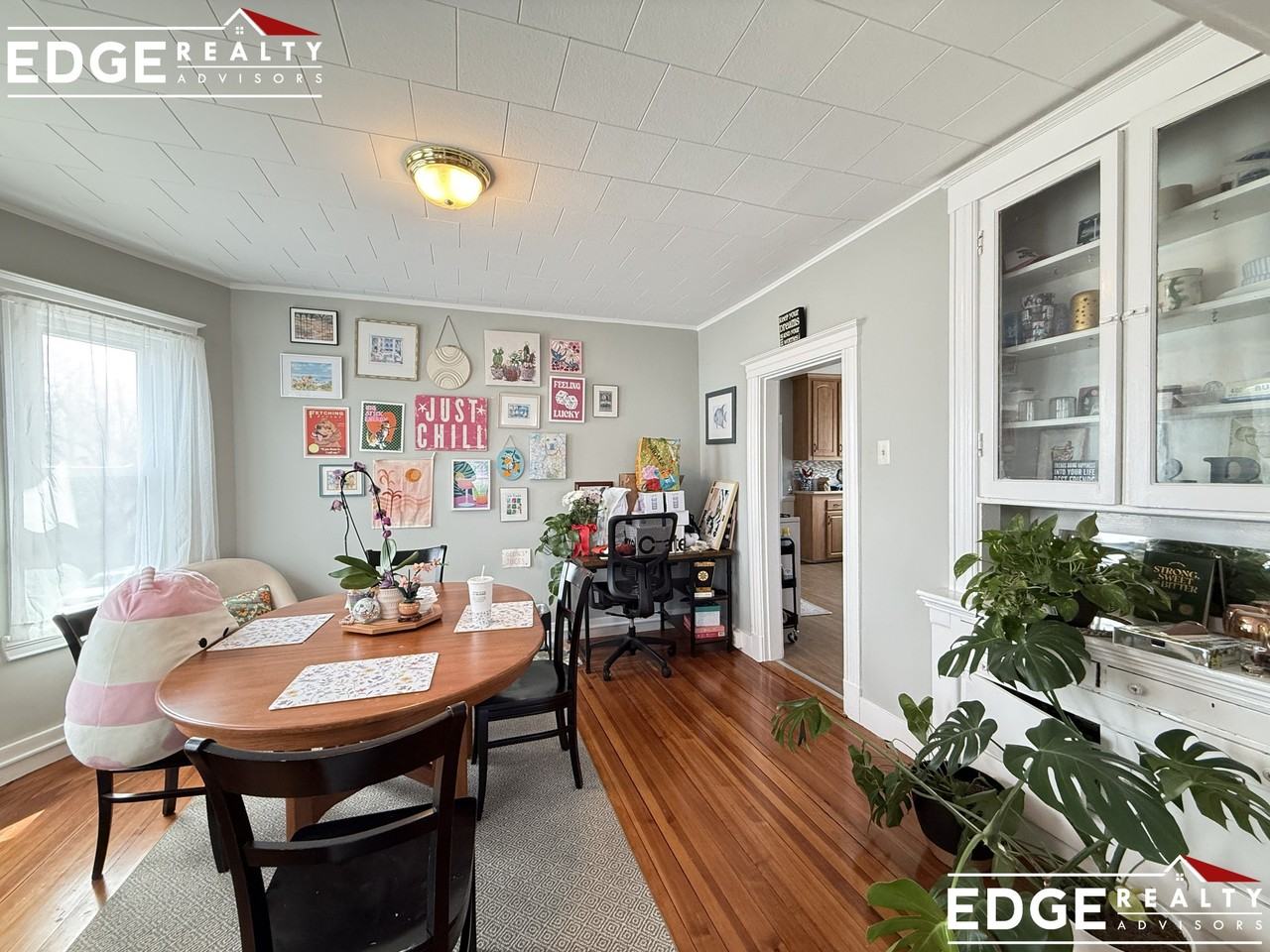 90 Hobart St - Photo 5 of 10