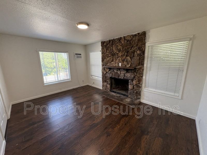 104 E 6th St - Photo 7 of 27