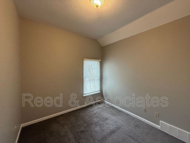 1173 Clear Creek Rd - Photo 7 of 11