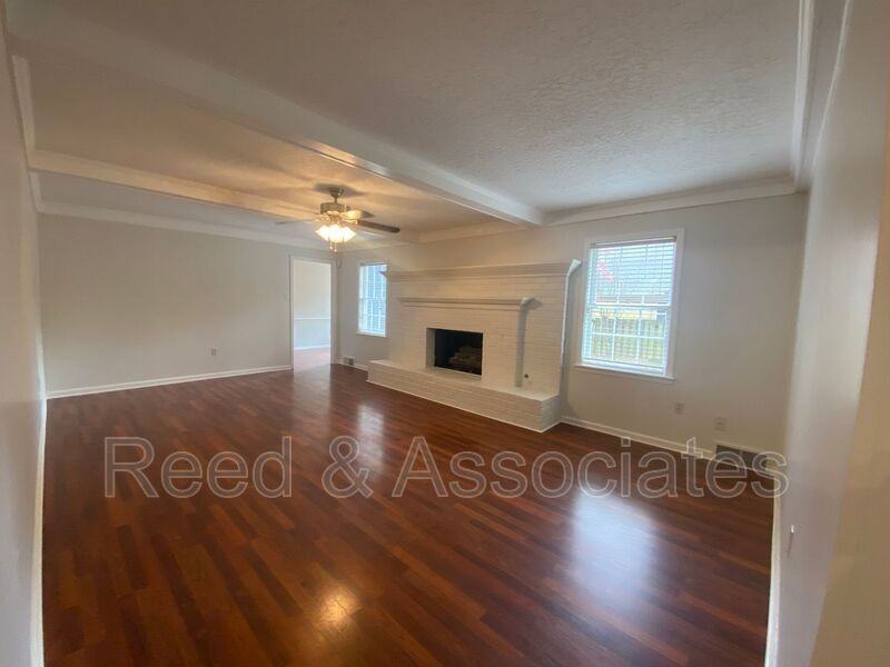 8403 Pine Valley Ln - Photo 5 of 14