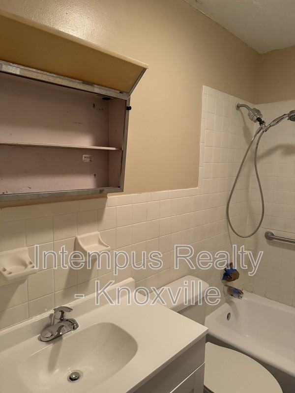 3116 Rennoc Rd #4 - Photo 5 of 17